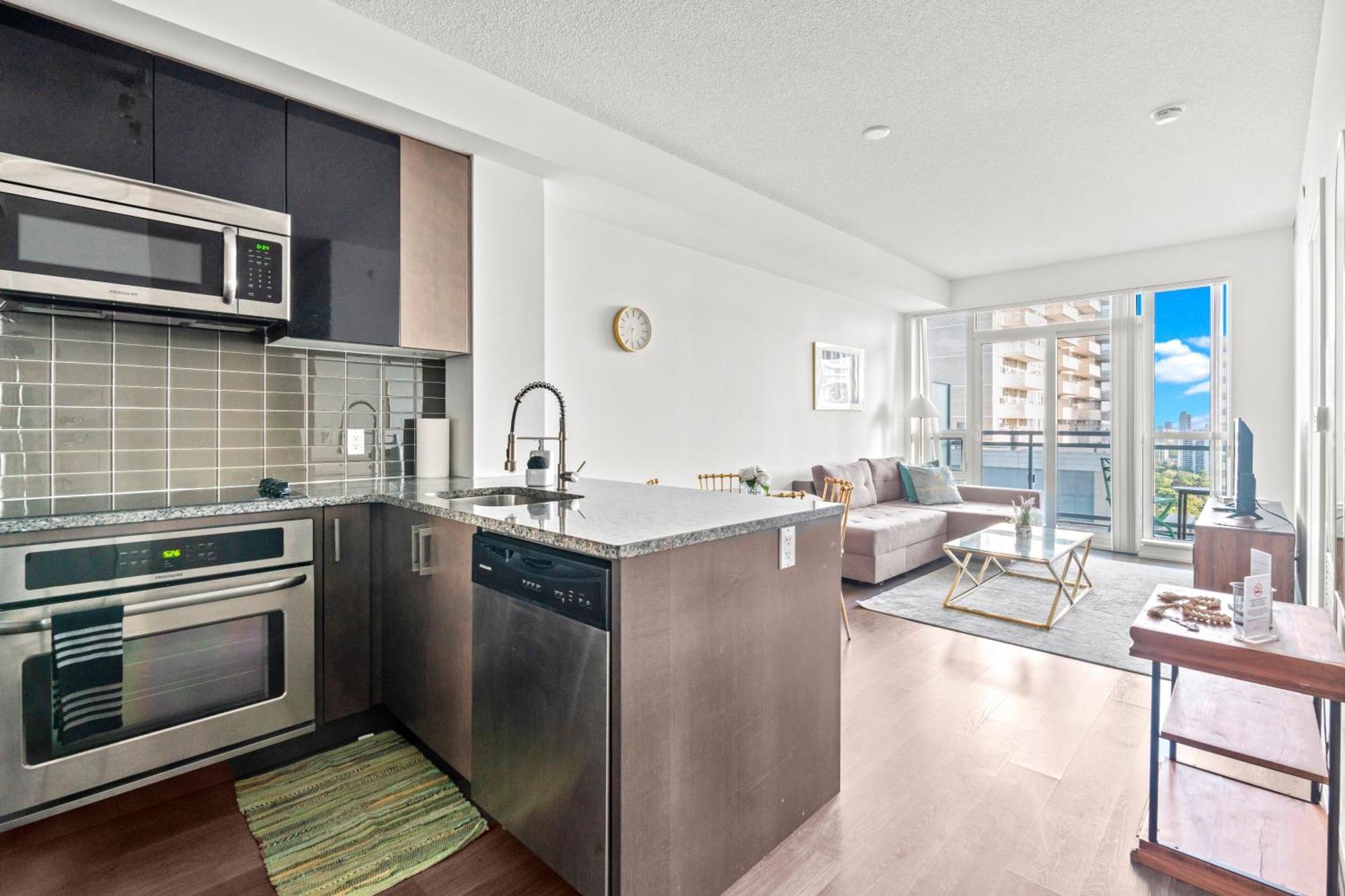 Apartment Modern Dunfield Ave By Globalstay