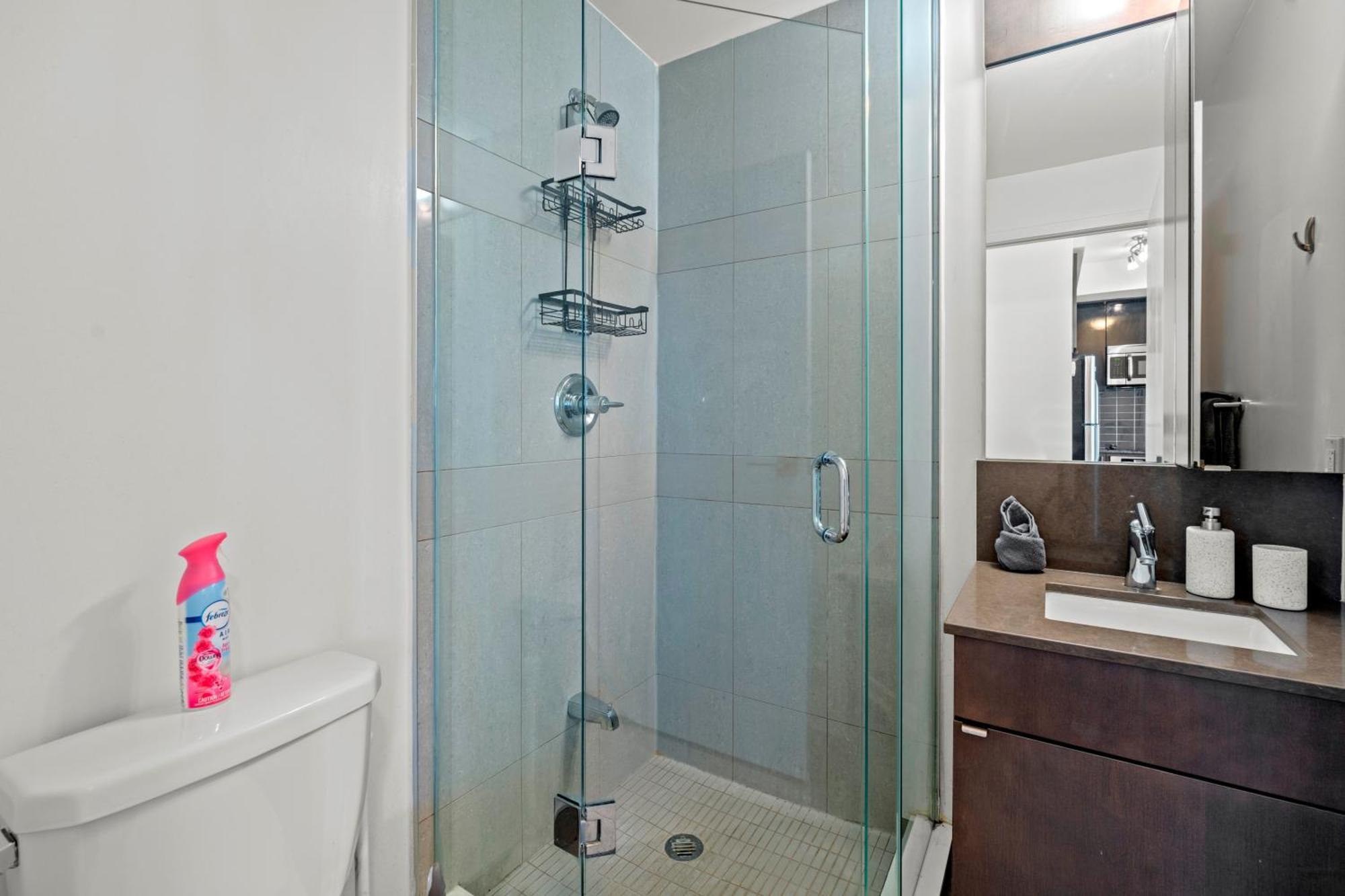 Modern Dunfield Ave By Globalstay * Toronto